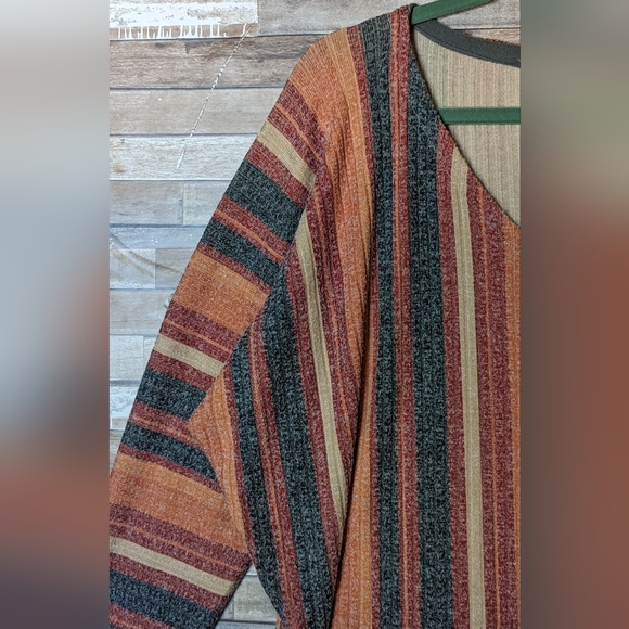 Coco + Jaimeson Fuzzy Soft Stripe Hi/Lo Drop Shoulder Tunic - Picture 3 of 16